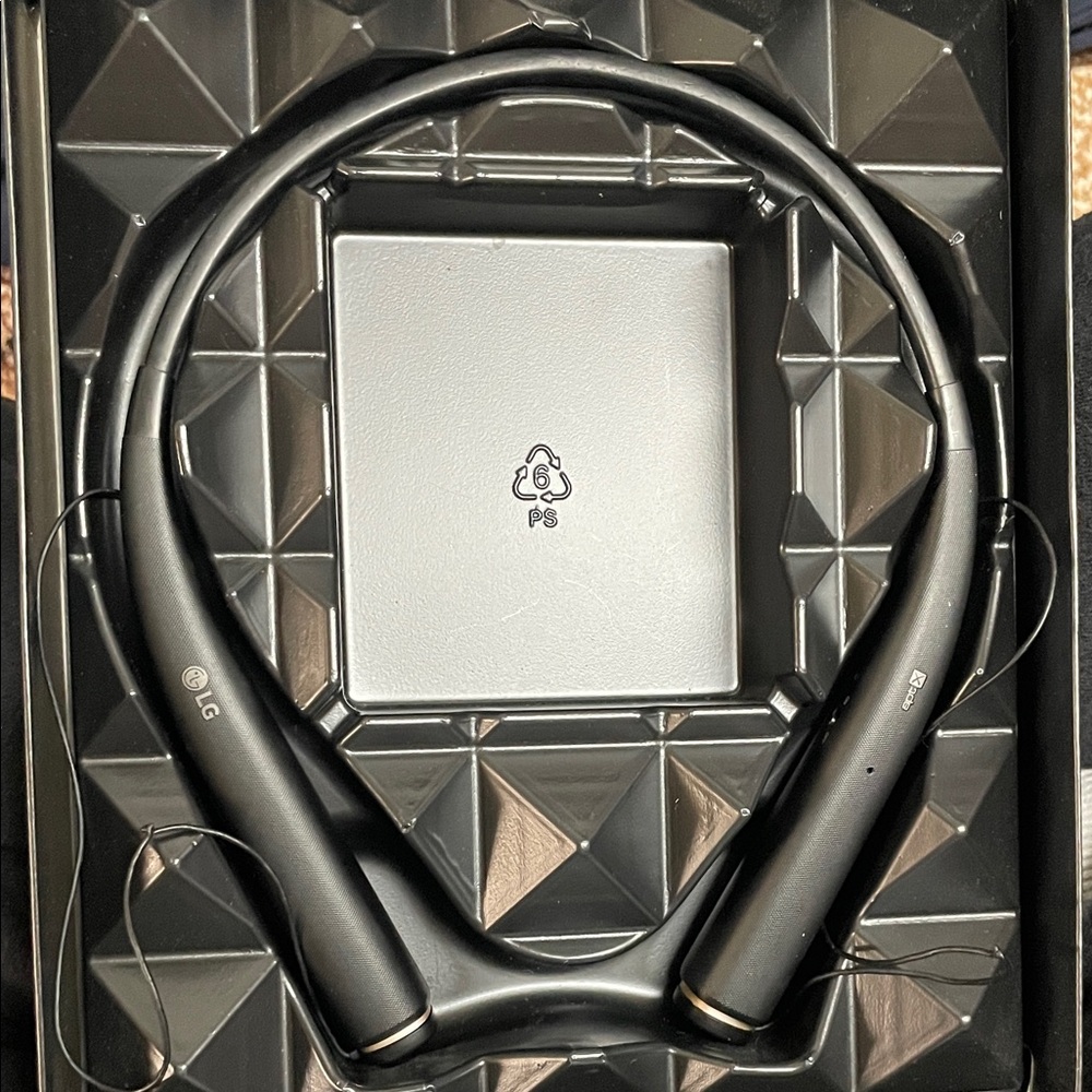 LG Black Wireless Neckband Earphones